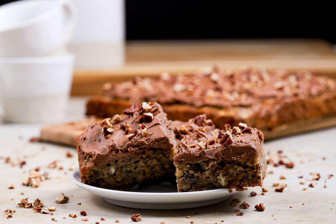 banana dessert bars with chocolate frosting