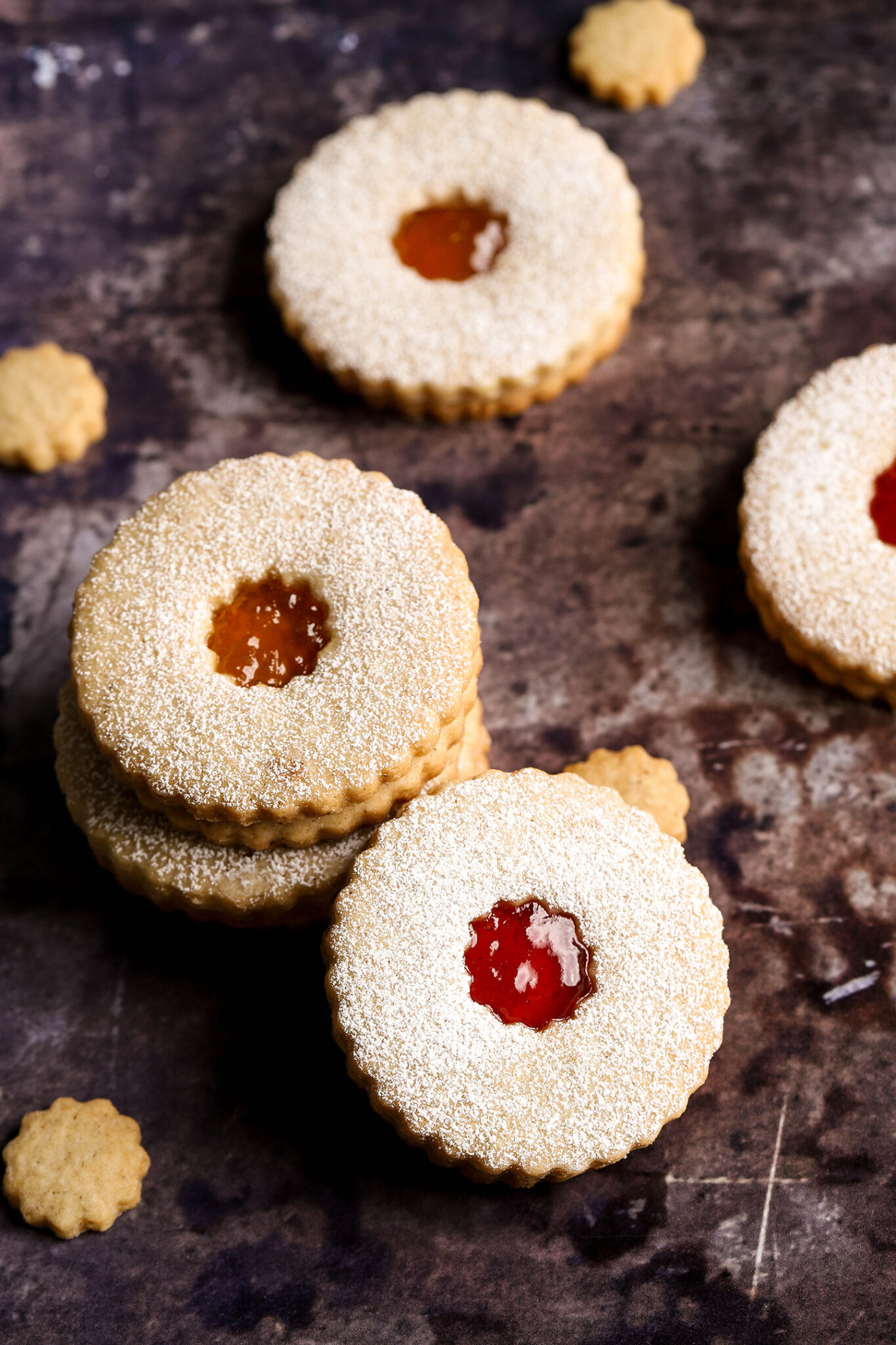 Linzer Cookies Recipe - Tartistry.com Desserts