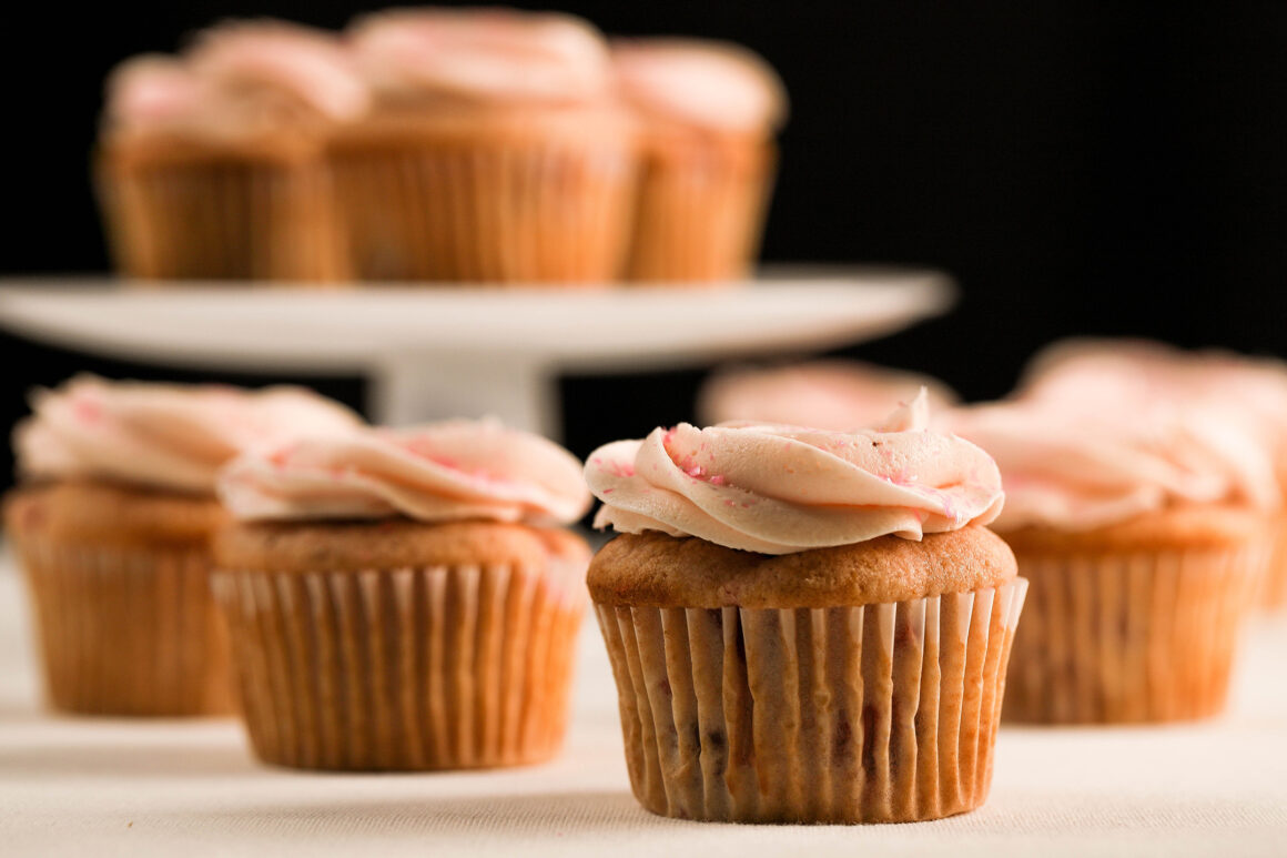 strawberry-cupcakes with strawberry frosting
